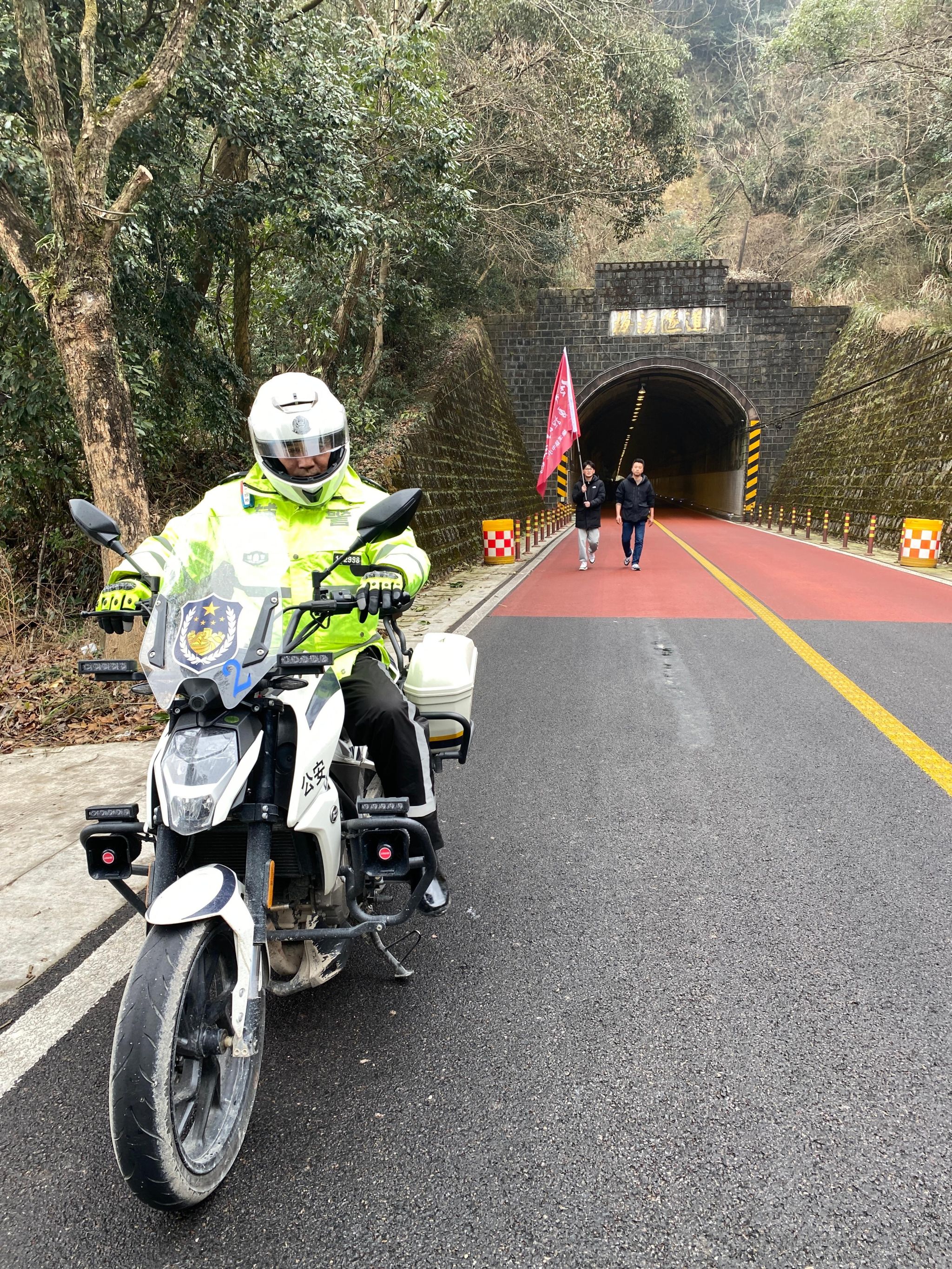 隧道2.JPG 隧道2.JPG