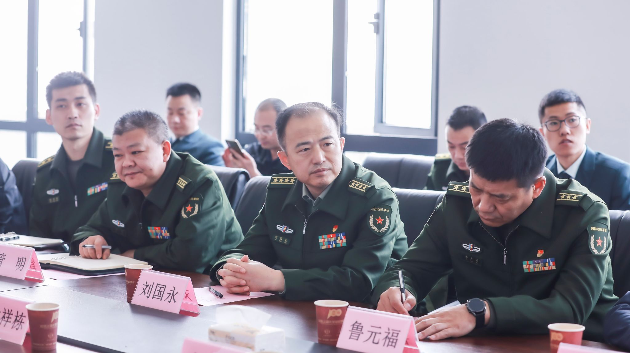 座谈调研.jpg 座谈调研.jpg