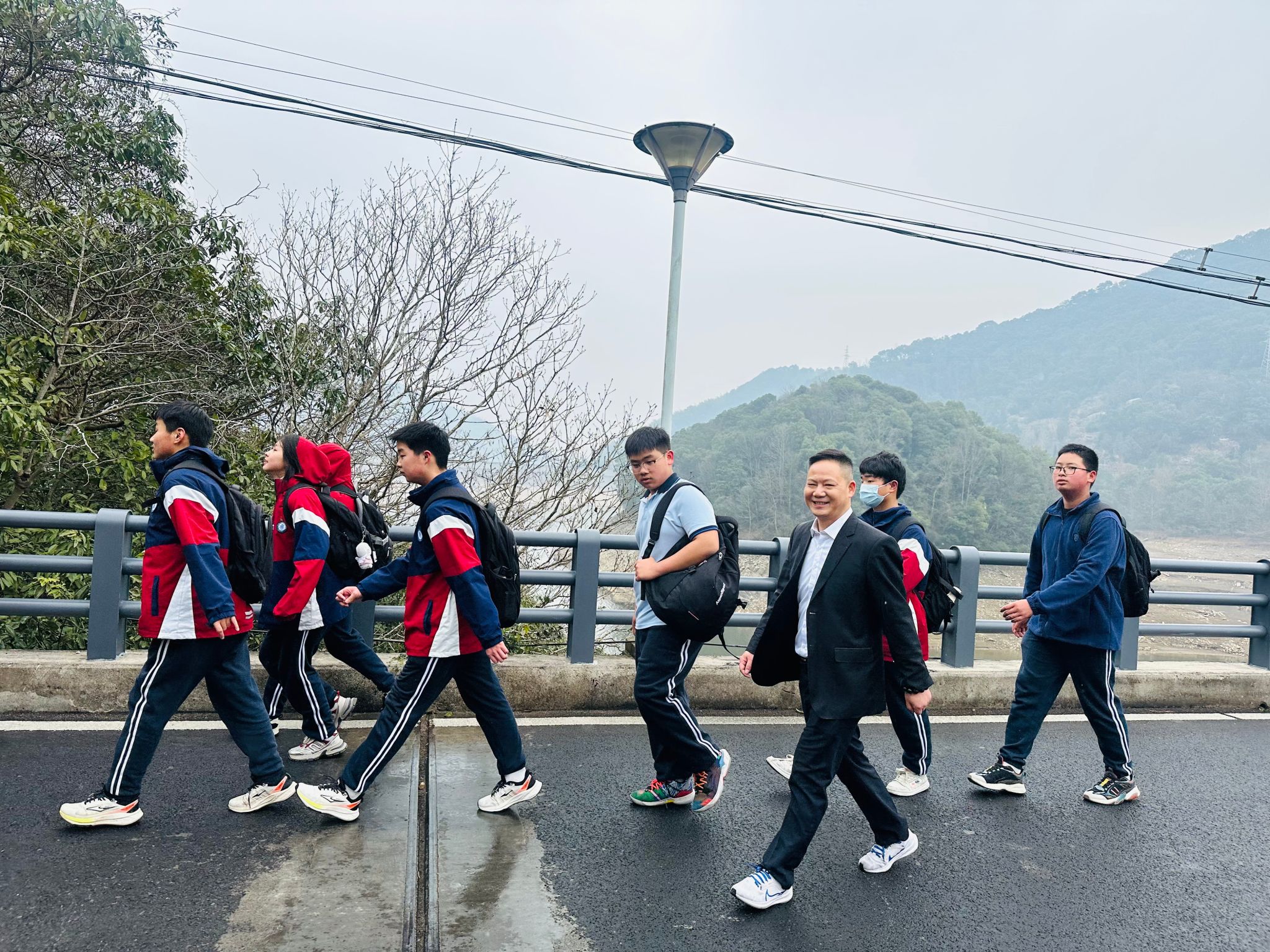 陪同1.JPG 陪同1.JPG