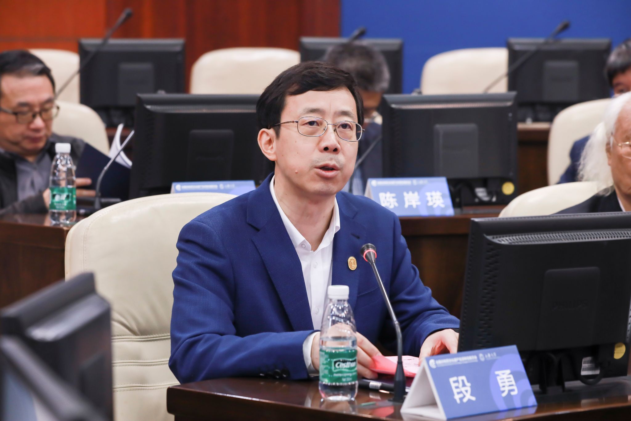 金沙集团1862cc成色党委副书记、全国非遗名词委主任段勇先生主持会议.jpg
